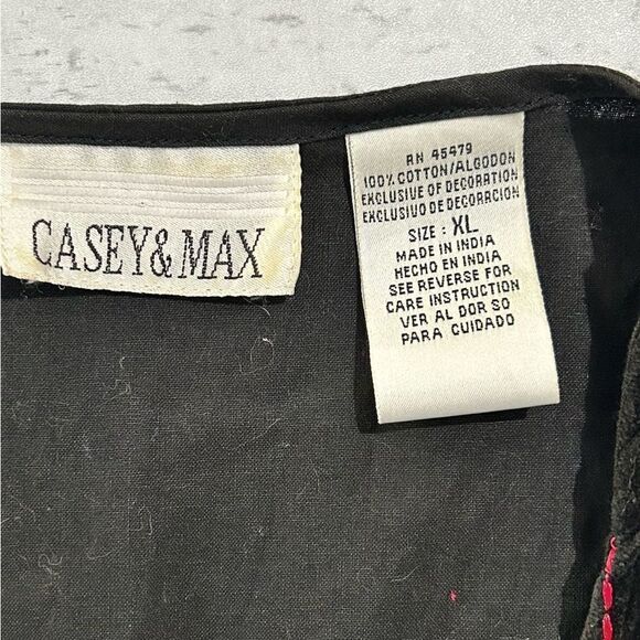 Casey & Max Women's Embroidered Christmas Vest Size XL Velvet Poinsettia & Bells - Picture 3 of 6